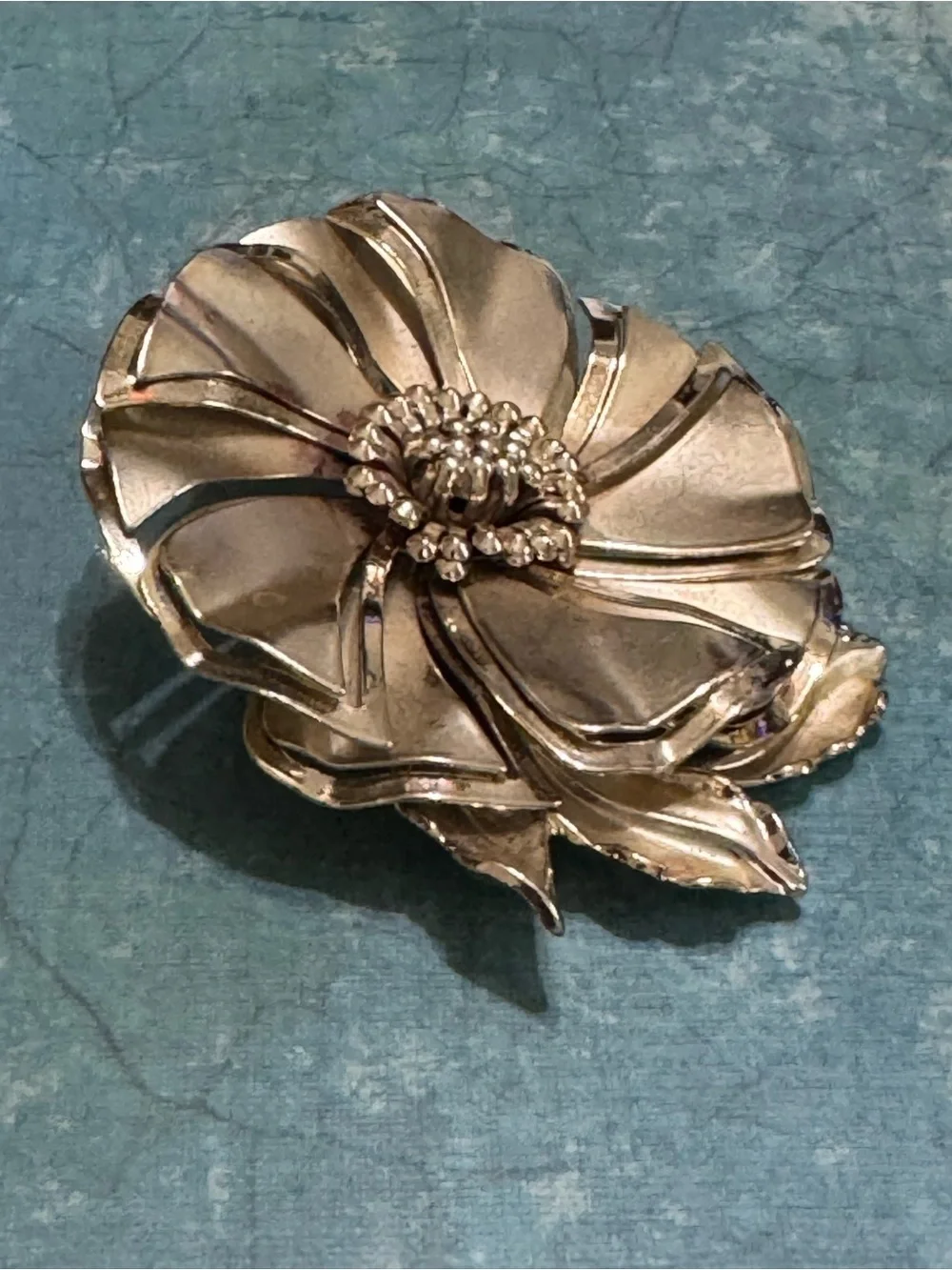VINTAGE FLOWER BROOCH